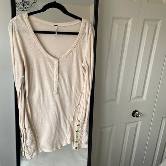 WE THE FREE Cream Scoop Neck Ribbed Long Sleeve with Cuff Buttons Size Medium - Picture 1 of 6
